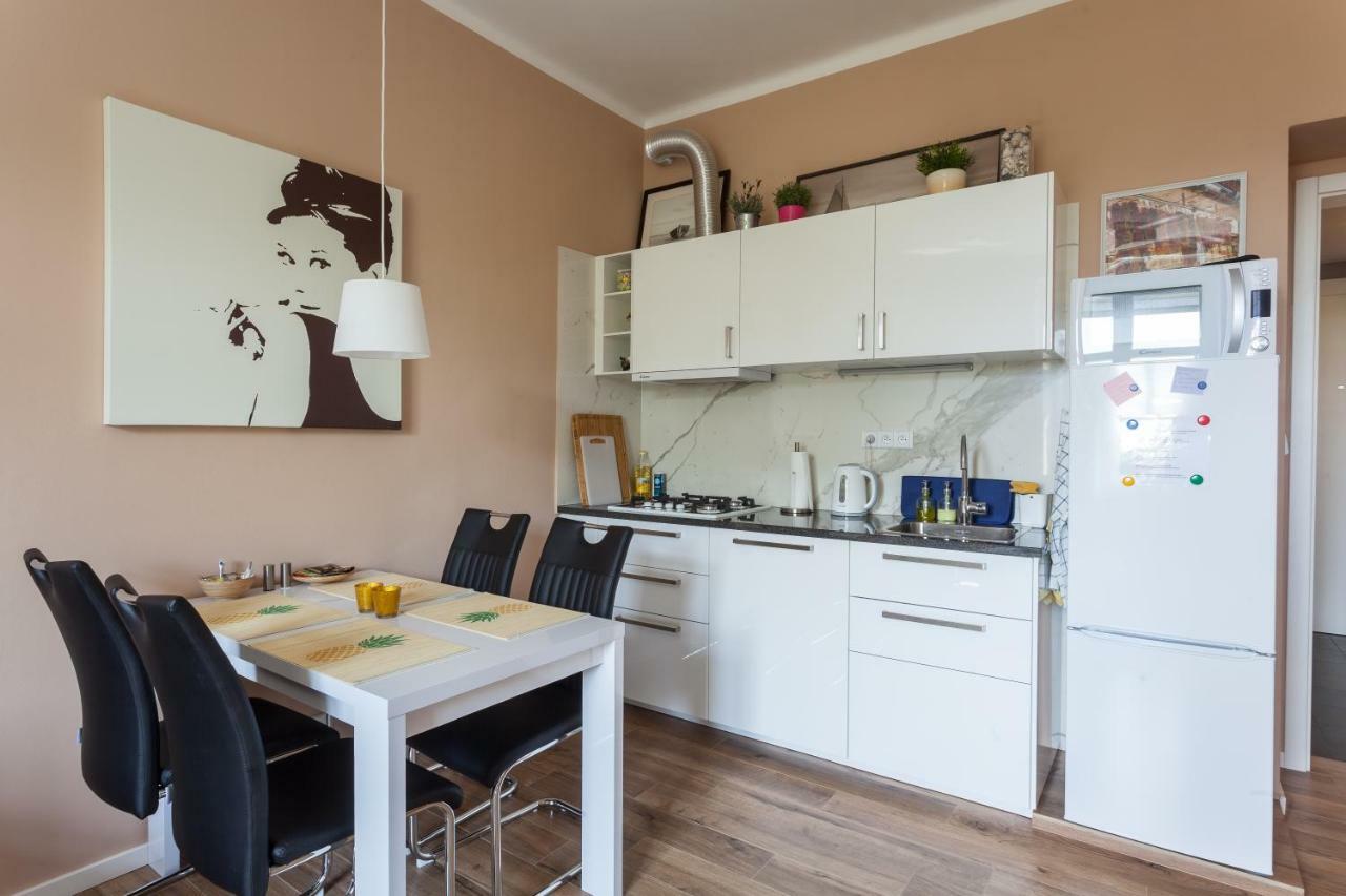 Eliska Apartment Praha Bagian luar foto