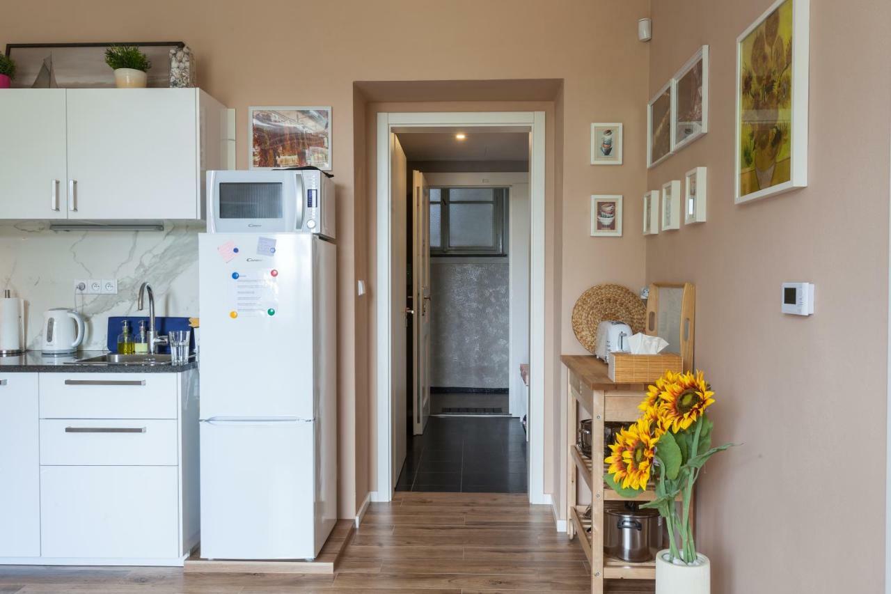 Eliska Apartment Praha Bagian luar foto