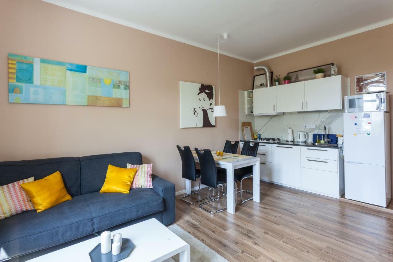 Eliska Apartment Praha Bagian luar foto