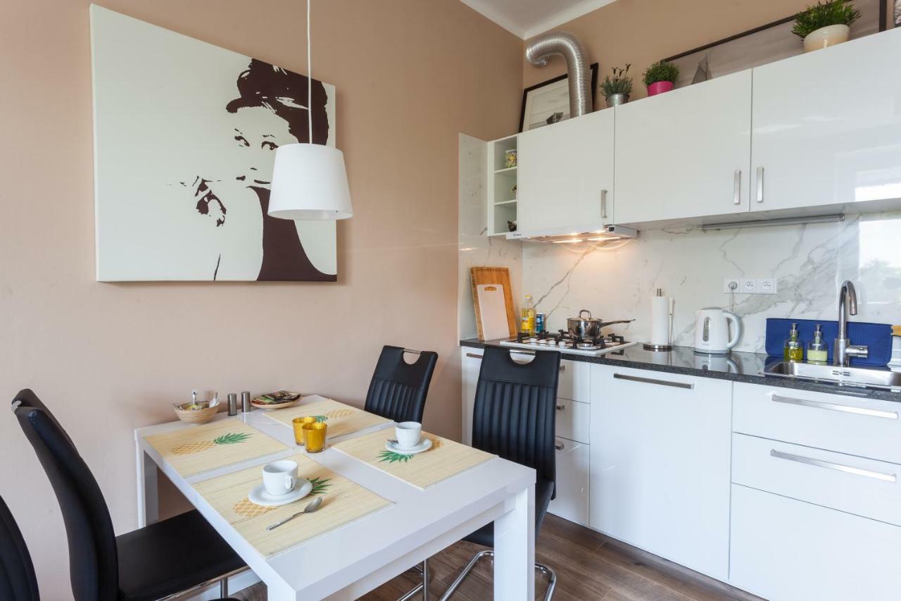 Eliska Apartment Praha Bagian luar foto